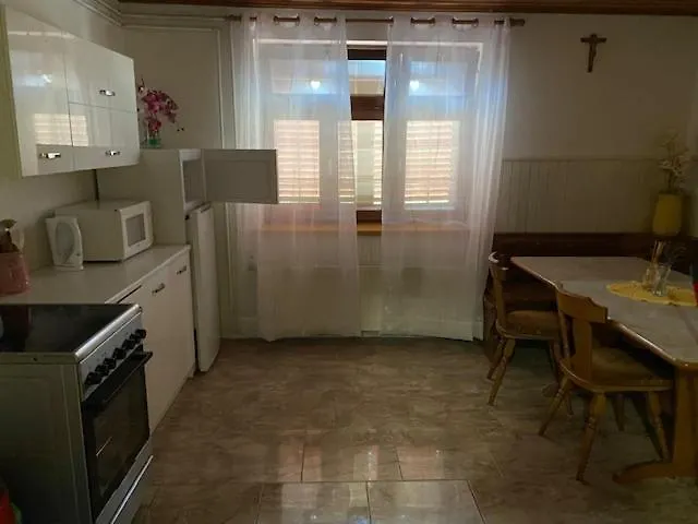 Zivahna Hisa 스베티유리오브슈차브니치